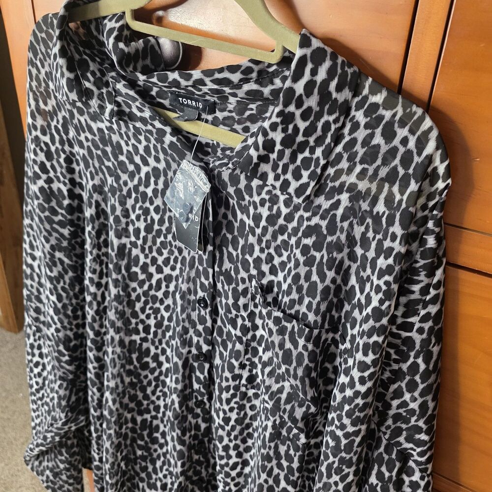 NWT Torrid Sheer Kimono Size 3XL Animal Print Button Tunic Black Gray - Picture 4 of 12